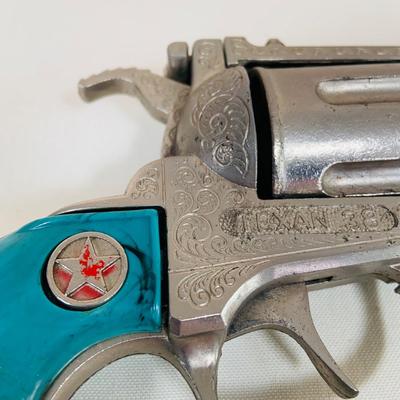 LOT 29: Vintage Toy Texan 38 Cap Gun with Blue Handle