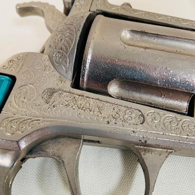 LOT 29: Vintage Toy Texan 38 Cap Gun with Blue Handle