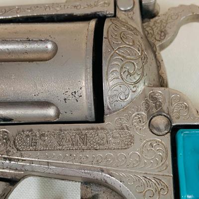 LOT 29: Vintage Toy Texan 38 Cap Gun with Blue Handle