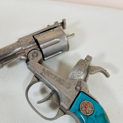 LOT 29: Vintage Toy Texan 38 Cap Gun with Blue Handle