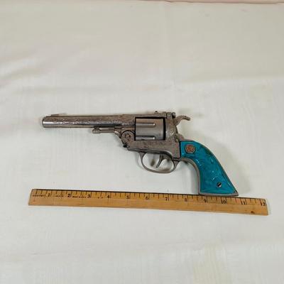 LOT 29: Vintage Toy Texan 38 Cap Gun with Blue Handle