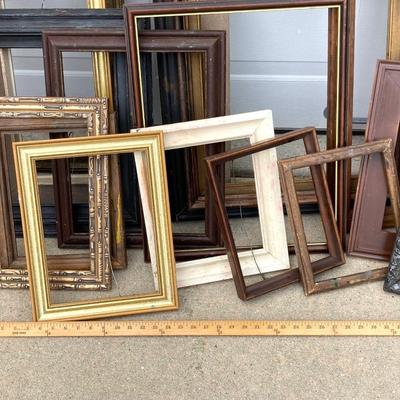LOT 55: Large Collection of Vintage Wooden Frames