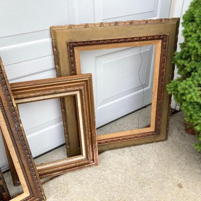 LOT 56: Vintage Wooden Picture Frames of Assorted Sizes