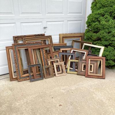 LOT 56: Vintage Wooden Picture Frames of Assorted Sizes