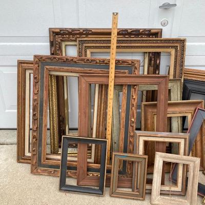 LOT 56: Vintage Wooden Picture Frames of Assorted Sizes