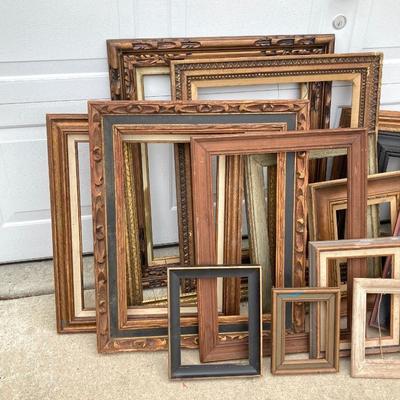 LOT 56: Vintage Wooden Picture Frames of Assorted Sizes