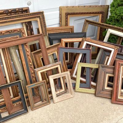 LOT 56: Vintage Wooden Picture Frames of Assorted Sizes