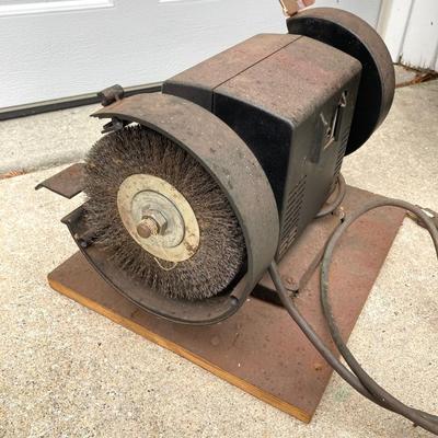 LOT 58: Sears Craftsman Bench Grinder Model 257 190470, Craftsman Rotary Tool Model 572.610950 with Cases / Accessories and Vintage Hand...