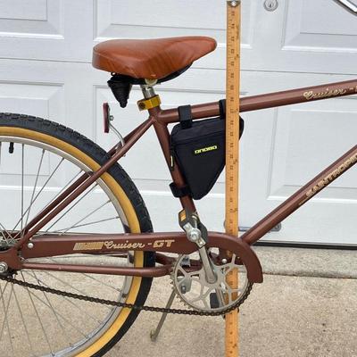 LOT 61: Saint Tropez Men's Cruiser GT Bicycle