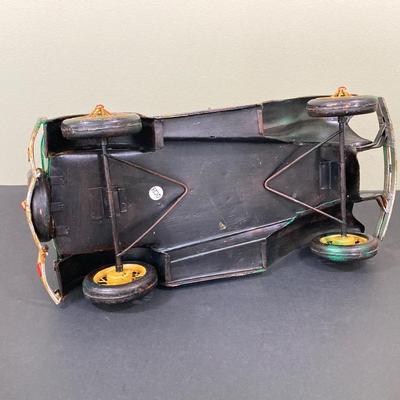 LOT 67: Vintage NYPD Toy Car / Truck with New York City Postcard