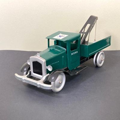 LOT 67: Vintage NYPD Toy Car / Truck with New York City Postcard