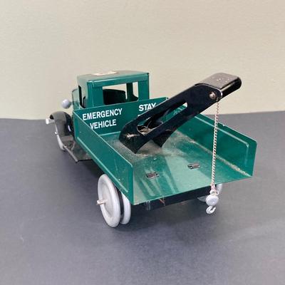 LOT 67: Vintage NYPD Toy Car / Truck with New York City Postcard