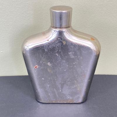 LOT 72: Vintage Jacob Ruppert Beer-Ale Metal Tray, Eichbaum Ureich Glasses, Crown Royal Flask and More