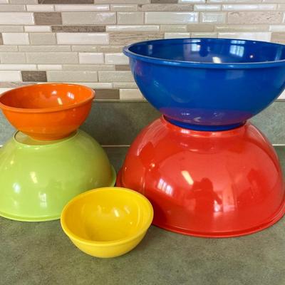 LOT 75: Kitchen Essentials - OGGI Corporation Nesting Bowls, Corn Holders, Pyrex Measuring Cup, Hershey's Candy Jar, Punch N Cover,...