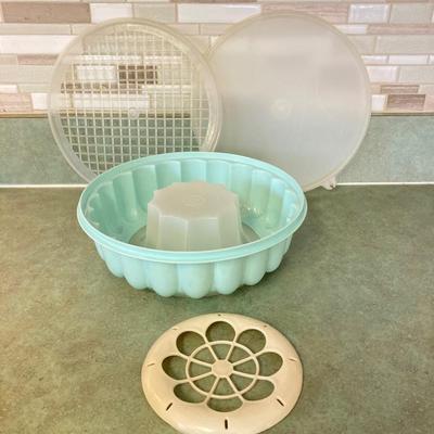LOT 75: Kitchen Essentials - OGGI Corporation Nesting Bowls, Corn Holders, Pyrex Measuring Cup, Hershey's Candy Jar, Punch N Cover,...