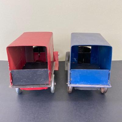 LOT 79: Pair of Metalcraft Corp. Toy Delivery Trucks - Kroger Food Express and Macy's Fancy & Dry Goods