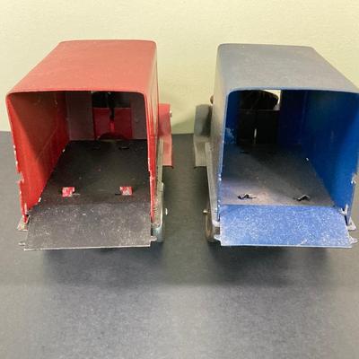 LOT 79: Pair of Metalcraft Corp. Toy Delivery Trucks - Kroger Food Express and Macy's Fancy & Dry Goods