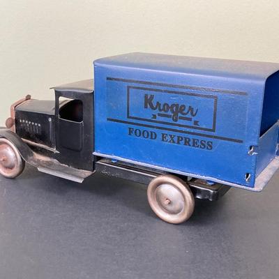 LOT 79: Pair of Metalcraft Corp. Toy Delivery Trucks - Kroger Food Express and Macy's Fancy & Dry Goods