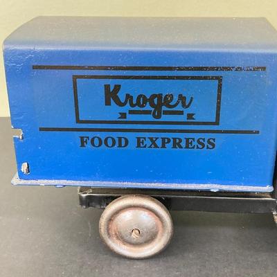 LOT 79: Pair of Metalcraft Corp. Toy Delivery Trucks - Kroger Food Express and Macy's Fancy & Dry Goods