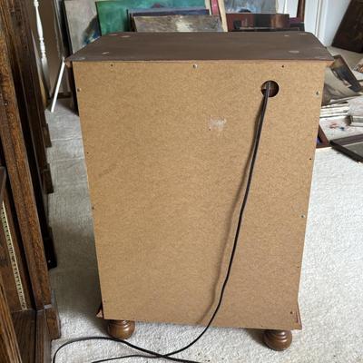 LOT 84: Display Cabinet/Accent Table