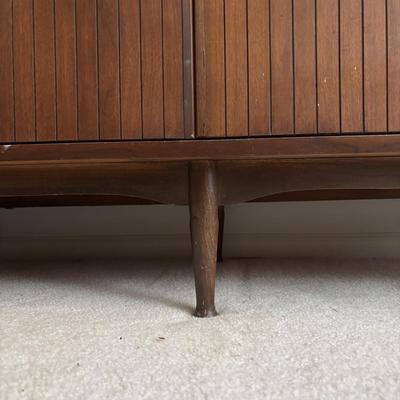 LOT 86: Mid Century Modern Credenza/Media Cabinet w/Reversible Sliding Doors