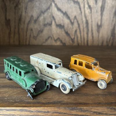 LOT 91: Vintage Tin Garage and Tootsie Toy Cars/Trucks