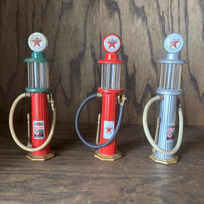 LOT 93: Roadside Diners & More: Lefton"s Great American Diner Series, A.C. Gilbert American Flyer "Frank & Beans",...