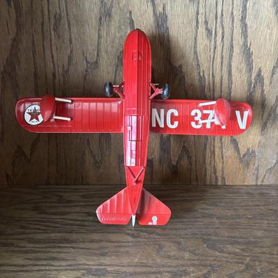 LOT 94: Petroliana Collection: Gulf Station Painting by Local Artist R. Coates, 1986, Ertl Standard Oil & Texaco Banks, Die Cast...