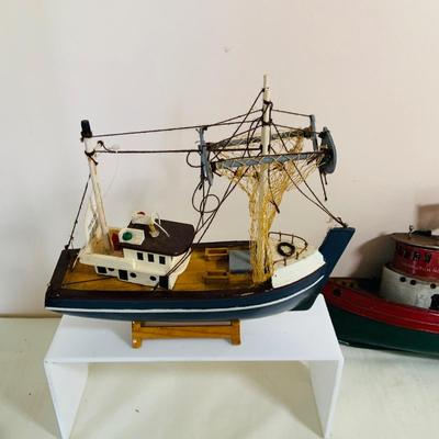 LOT 157: Collection of Toy / Model Boats