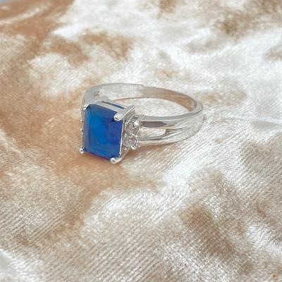 LOT 174: White Gold 10kt Blue Sapphire & CZ Ring, 3.45g Tw., sz.8