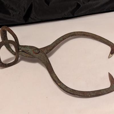 Vintage Metal Ice Block Tongs Hinged (B)