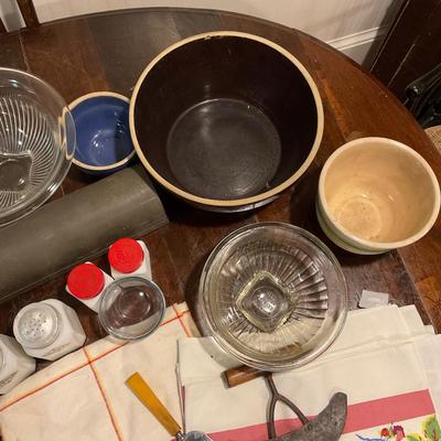 K697 Large Antique & Vintage Baking Ware LOT