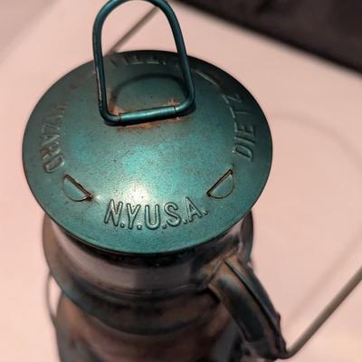 Dietz Little Wizard Red Globe Oil Lantern (B)