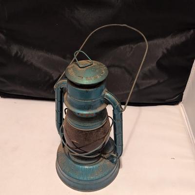 Dietz Little Wizard Red Globe Oil Lantern (B)