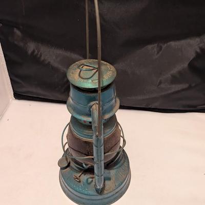 Dietz Little Wizard Red Globe Oil Lantern (B)
