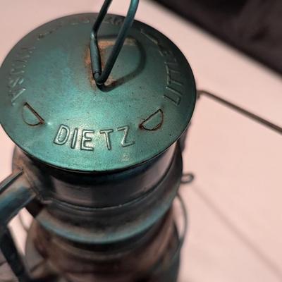 Dietz Little Wizard Red Globe Oil Lantern (B)