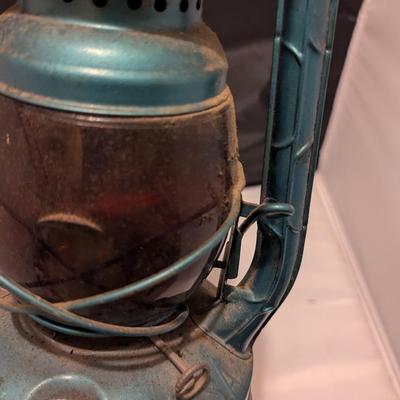 Dietz Little Wizard Red Globe Oil Lantern (B)