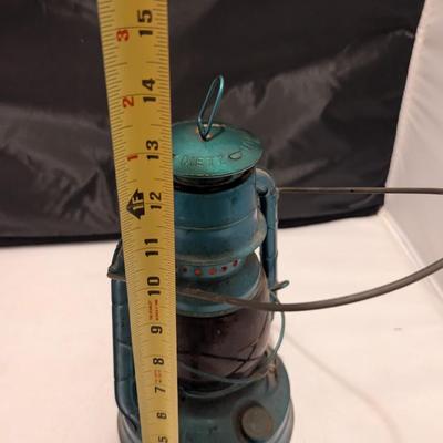 Dietz Little Wizard Red Globe Oil Lantern (B)