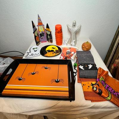 Lot 1 Modern Halloween Decor
