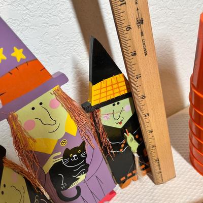 Lot 1 Modern Halloween Decor