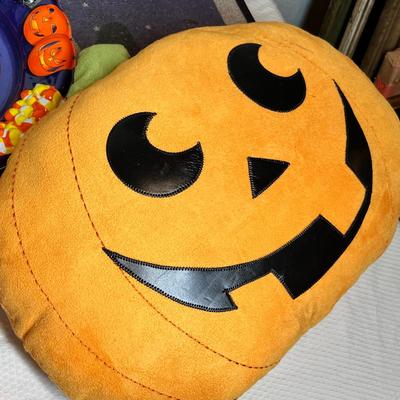 Lot 5 Assorted Halloween decor