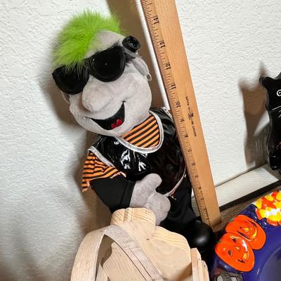 Lot 5 Assorted Halloween decor