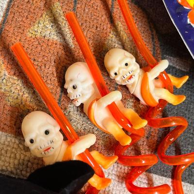 Lot 5 Assorted Halloween decor