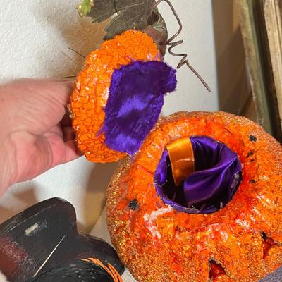 Lot 5 Assorted Halloween decor