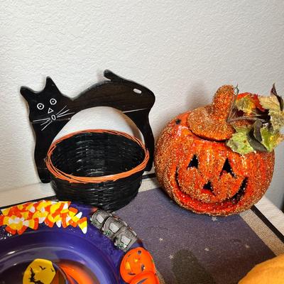 Lot 5 Assorted Halloween decor