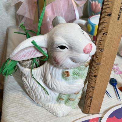 Lot 15 Kitchen Easter Decor