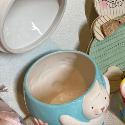 Lot 15 Kitchen Easter Decor