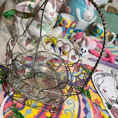 Lot 15 Kitchen Easter Decor
