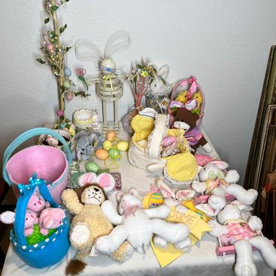 Lot 16 Large Easter decor lot