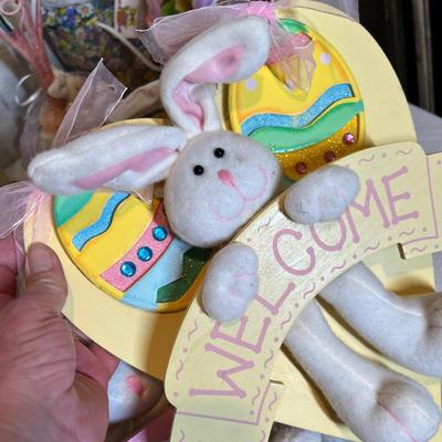 Lot 16 Large Easter decor lot